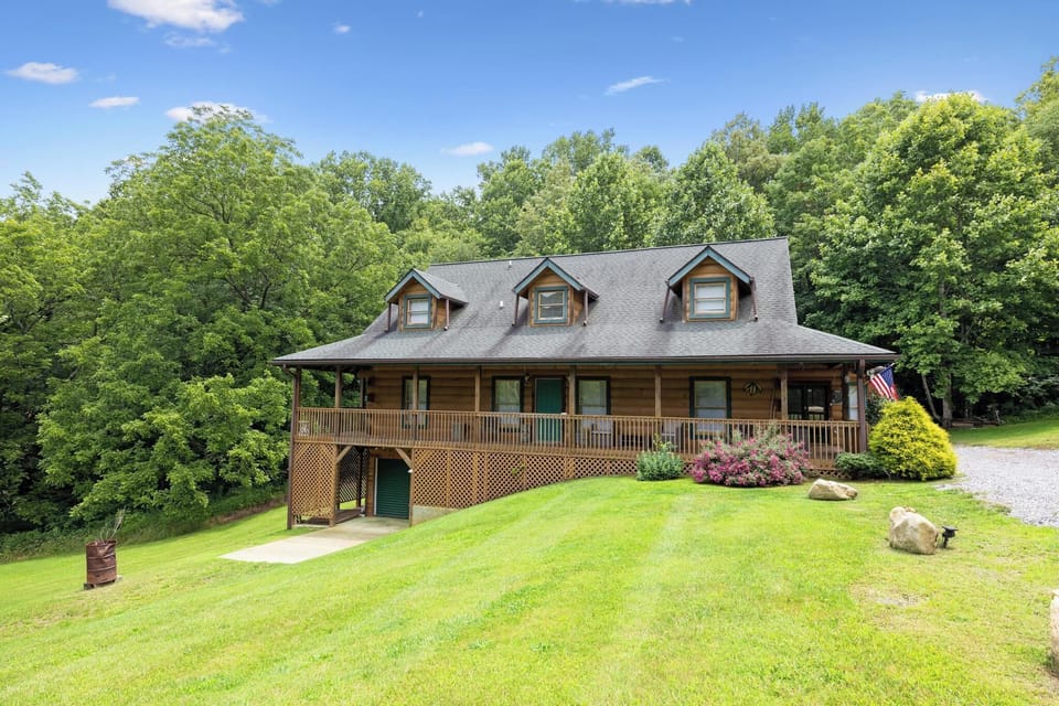 Great lawn space for games