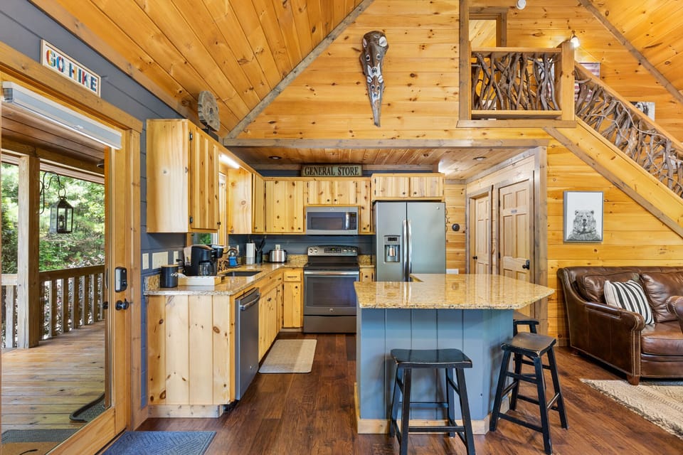 Fully Equipped Kitchen with Modern Dark SS Appliances/Granite/Island