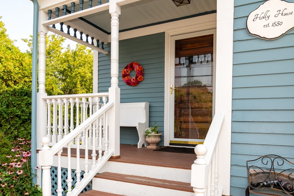 Shared main entry with foyer