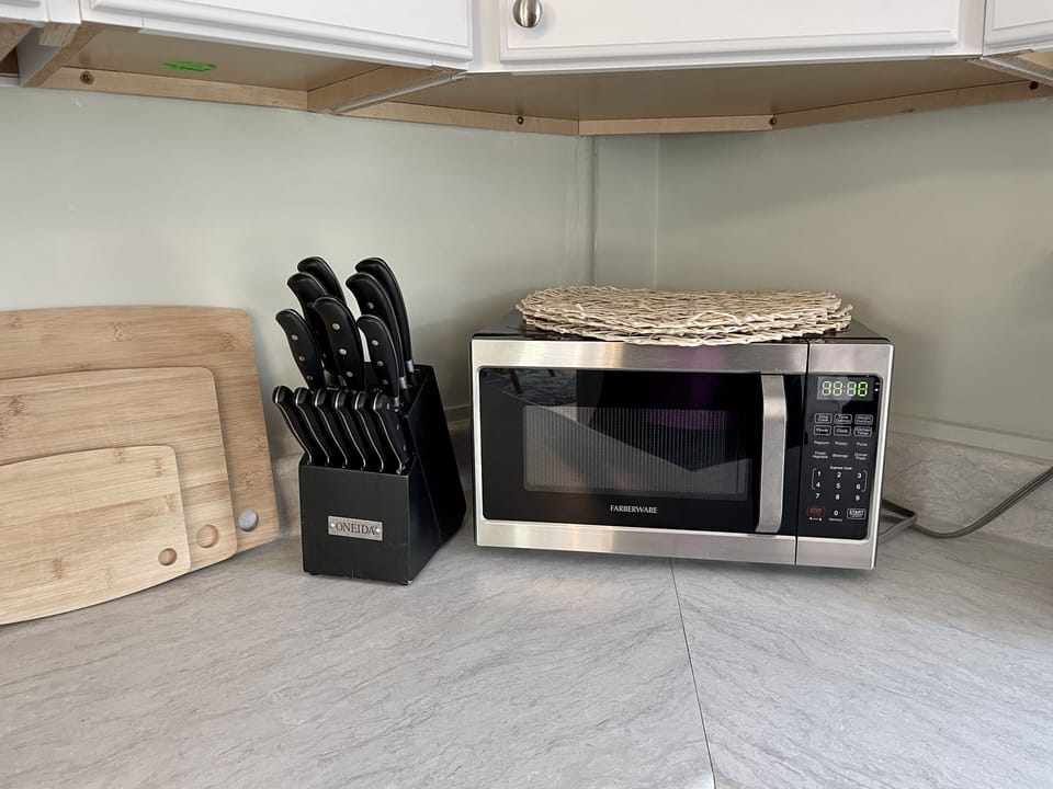 Cutting boards, steak and kitchen knives