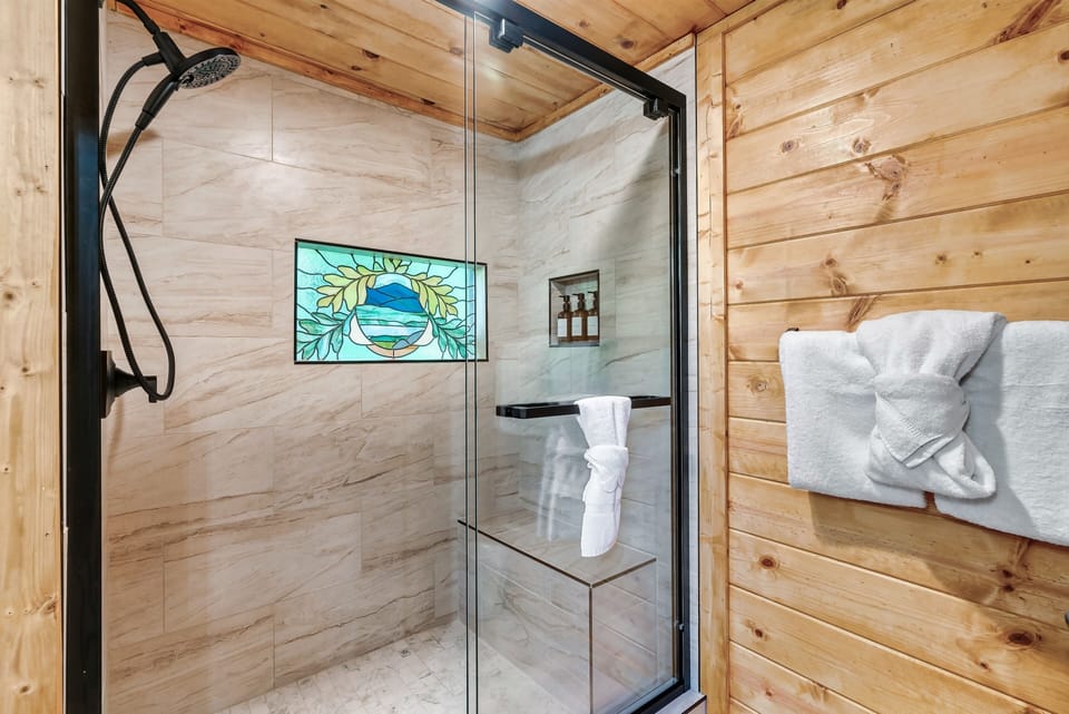 Newly remodeled bathroom in the loft!
