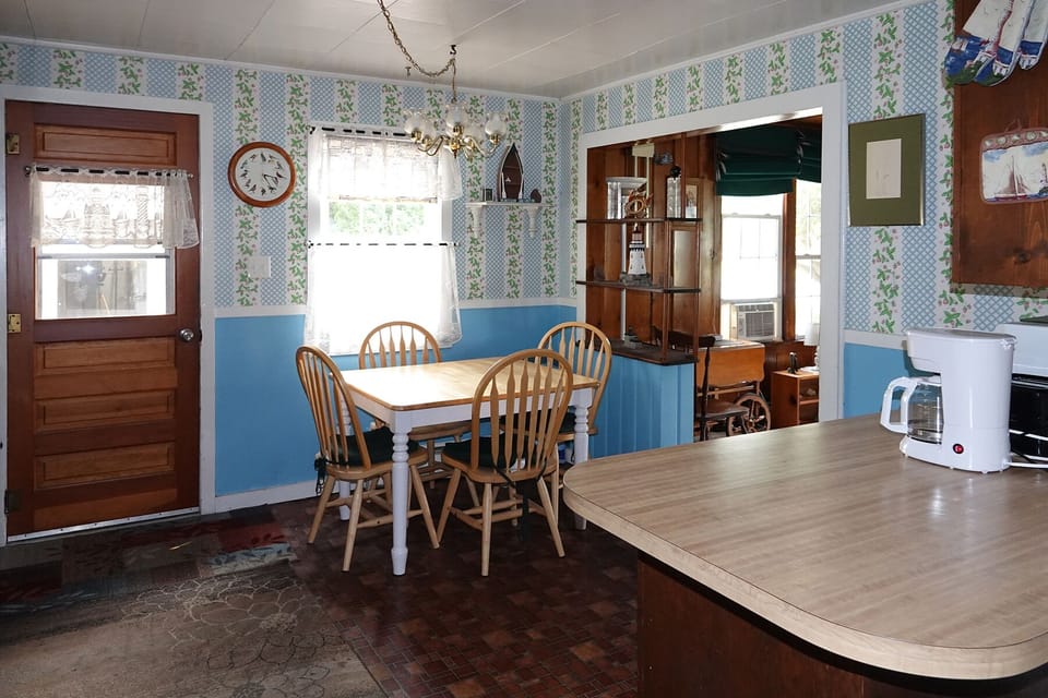 Eat in kitchen