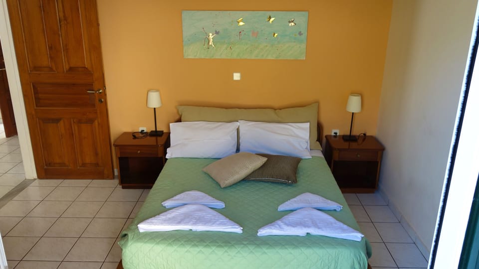 Apartment, 1 Bedroom, Smoking, Balcony | 2 bedrooms, iron/ironing board, bed sheets