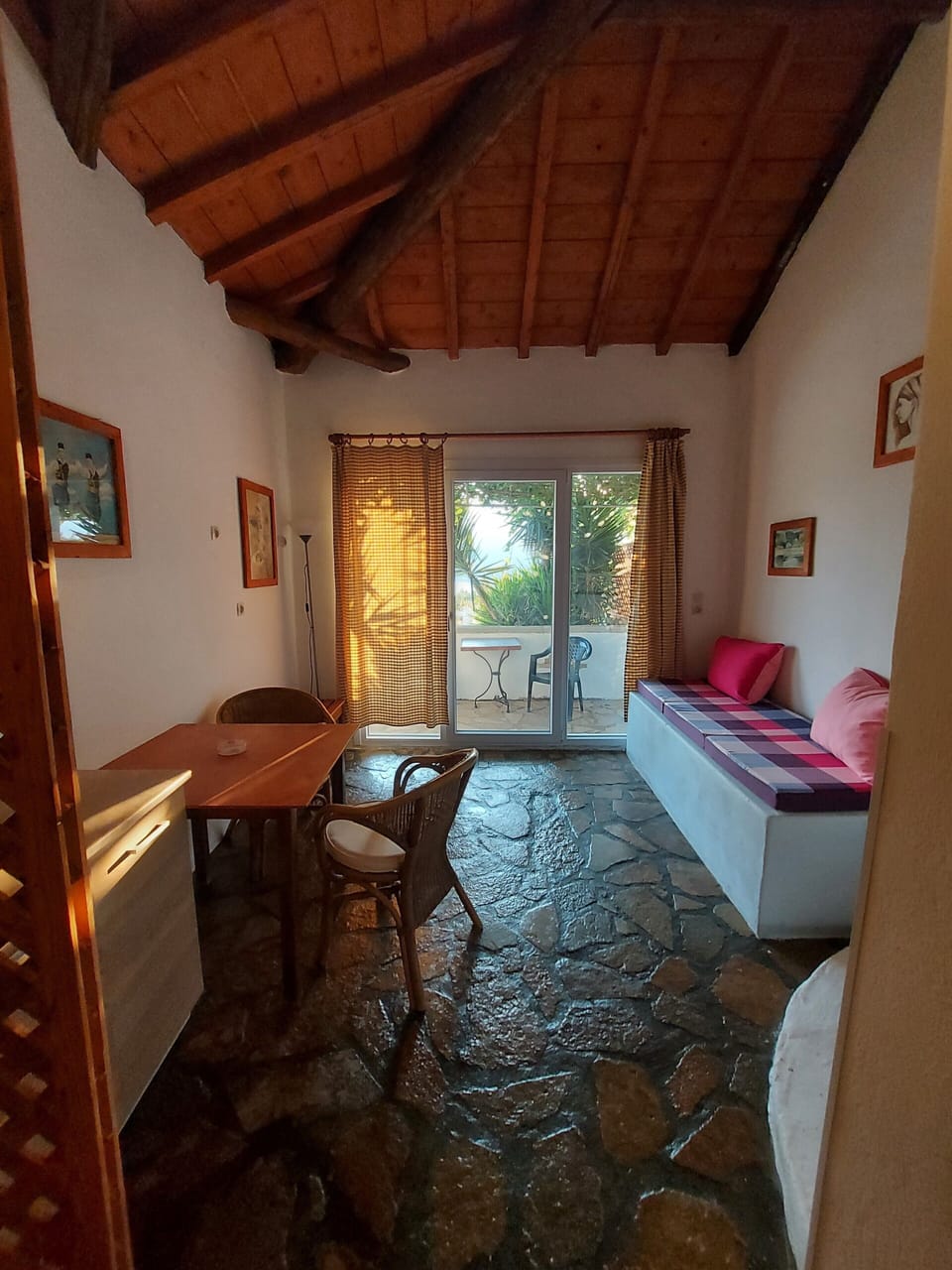 House, 1 Bedroom, Smoking, Balcony | Living room