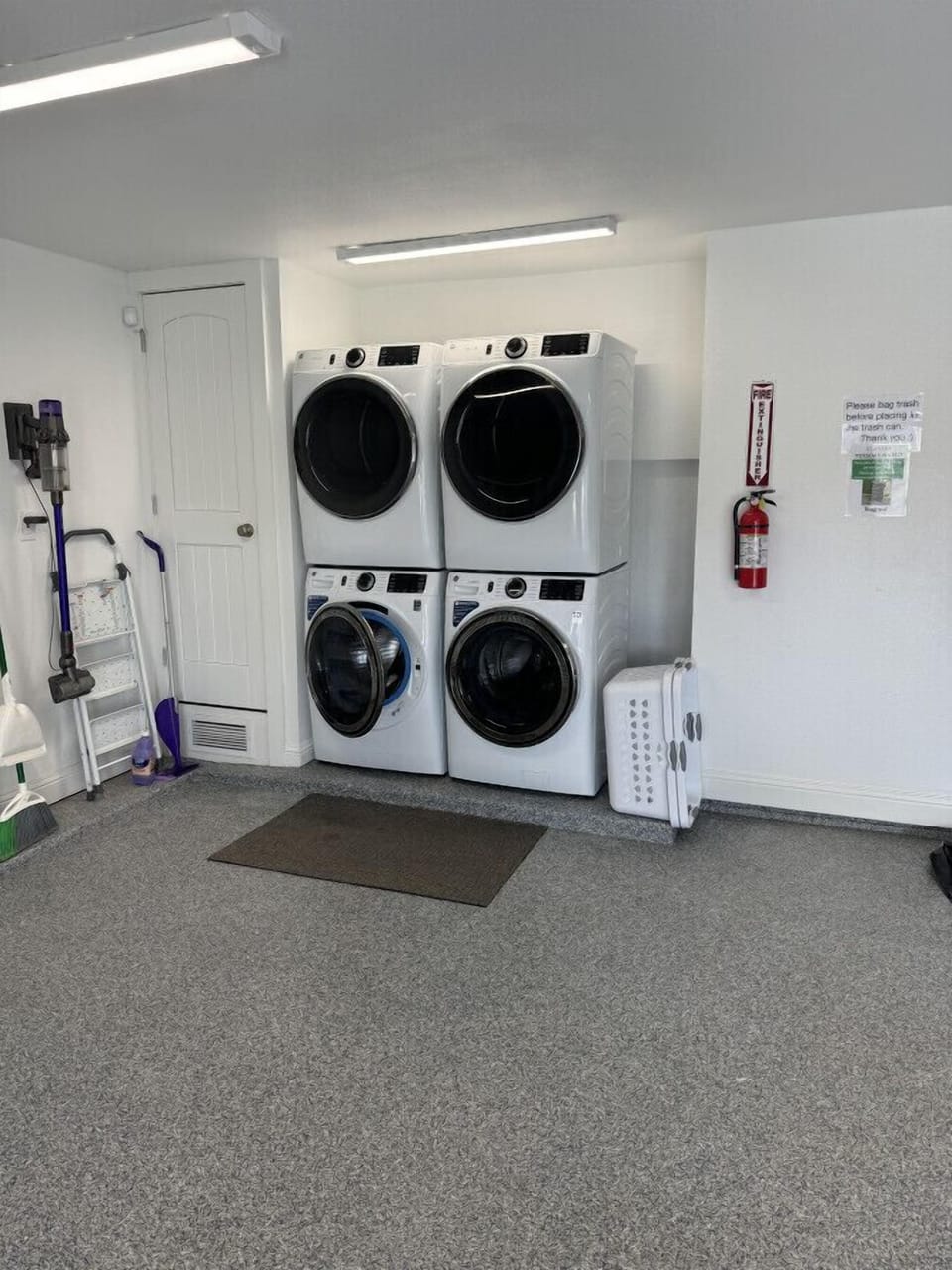 Laundryroom and Garage