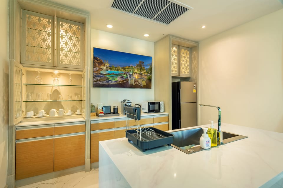 Villa, 4 Bedrooms, Private Pool | Minibar, in-room safe, desk, blackout drapes