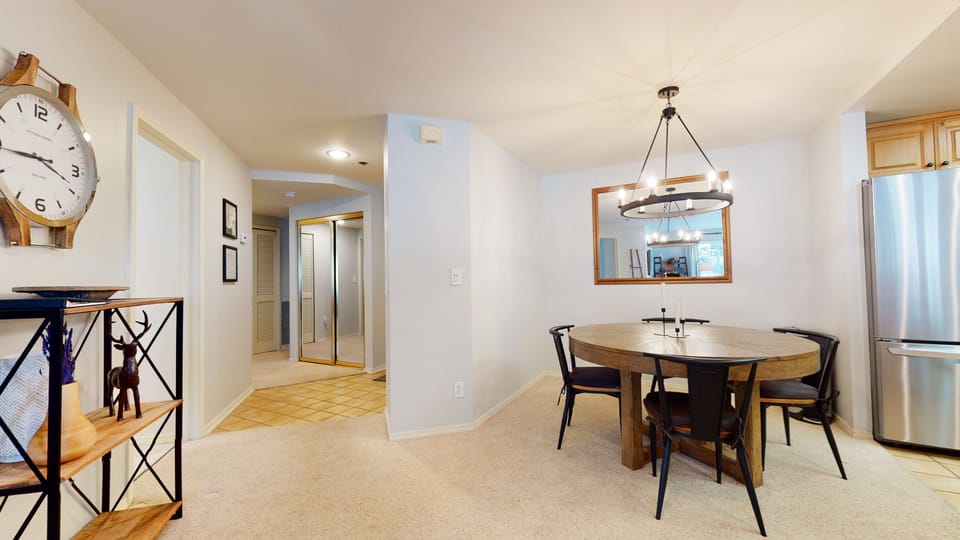 Condo, 2 Bedrooms | Dining