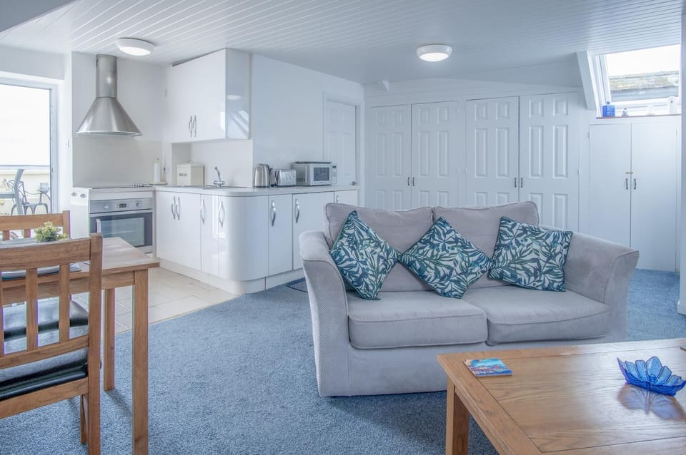 St. Julians View - 1 Bedroom Apartment - Tenby (4609)