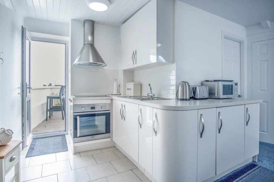 St. Julians View - 1 Bedroom Apartment - Tenby (4606)