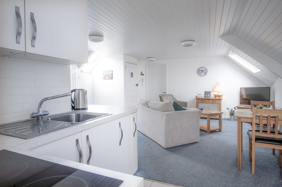 St. Julians View - 1 Bedroom Apartment - Tenby (4603)