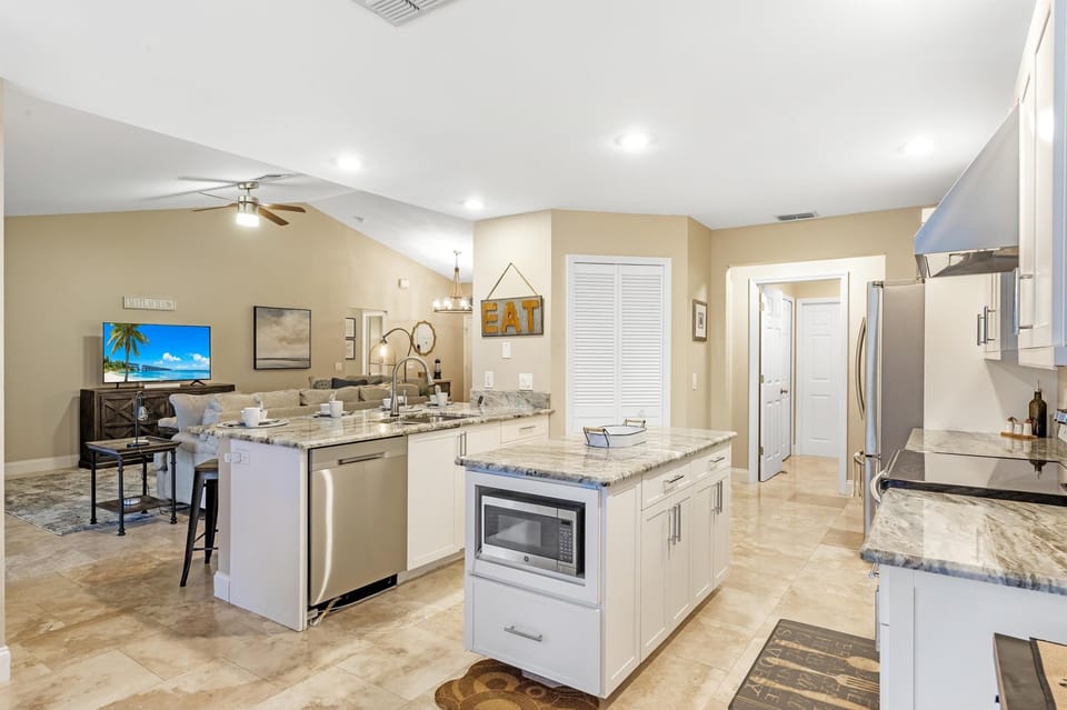 The fully equipped kitchen means you can make all your meals!