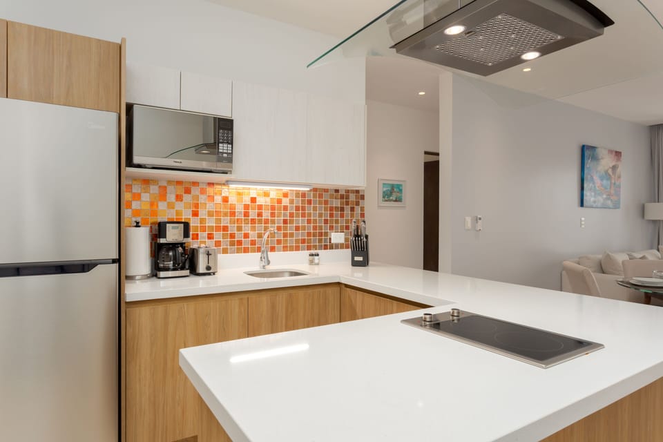 Fully equipped kitchen with coffee maker, toaster, toaster oven and blender