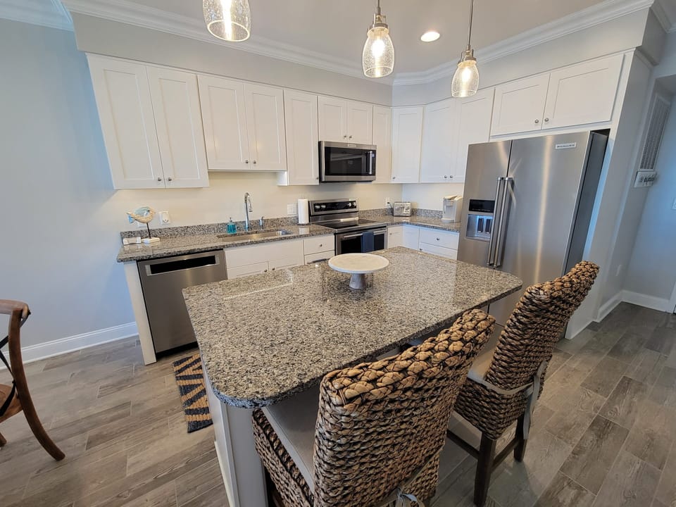 Kitchen island for quick meals