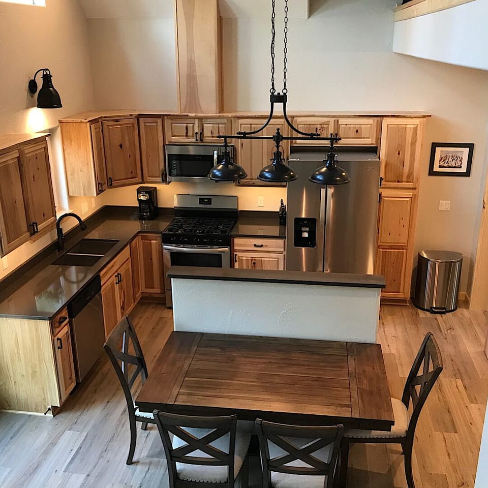 Fully equipped kitchen and dining area.