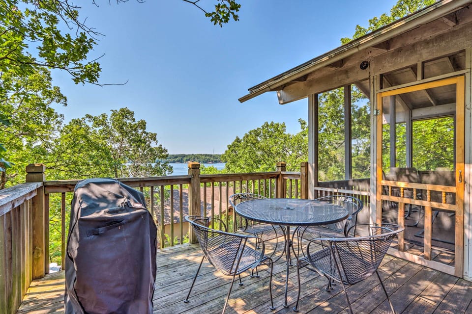 Deck w/ Gas Grill