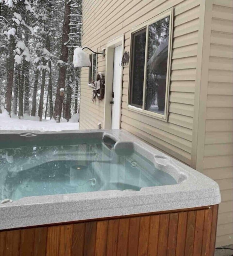Hot tub at west side of cabin.  Best side to enter in the summer and only side to enter in the winter. 