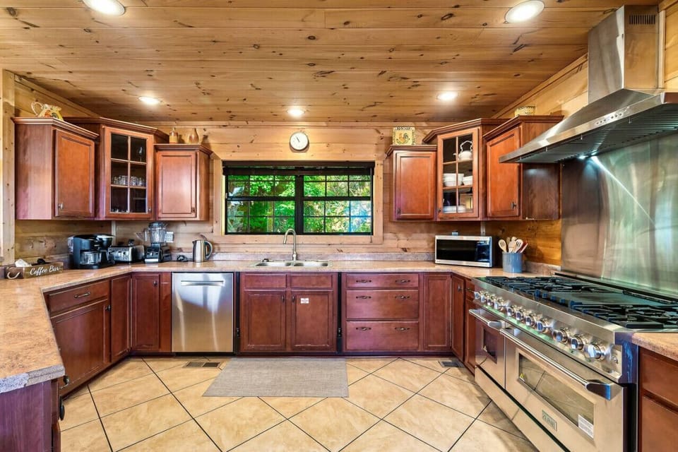 Spacious kitchen with gourmet appliances. Cook up a meal for the entire family in the 8-burner double oven 48` range.
