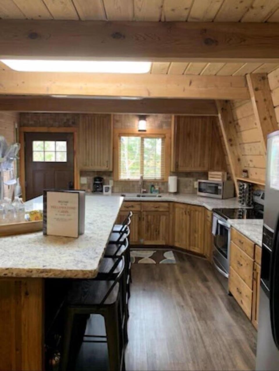 Full kitchen 