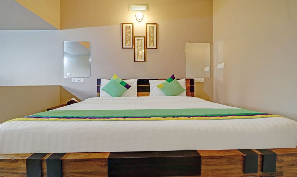 Standard Room | Desk, iron/ironing board, rollaway beds, bed sheets