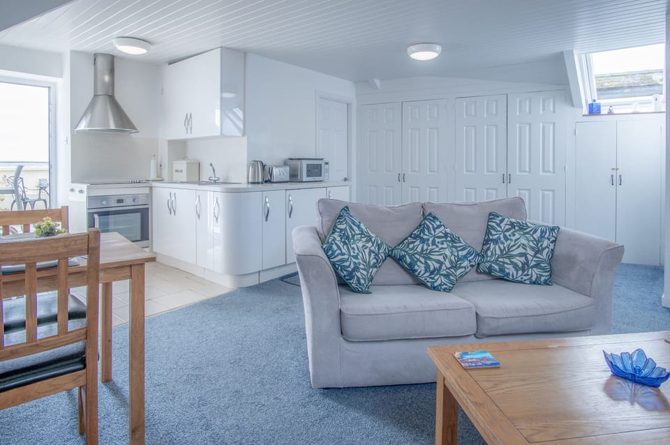 Apartment (1 Bedroom) | Living area | 32-inch TV with cable channels