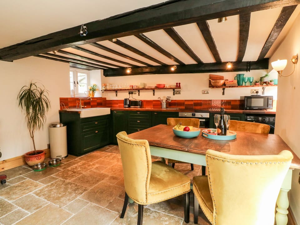 Cottage | Private kitchen | Fridge, microwave, cookware/dishes/utensils