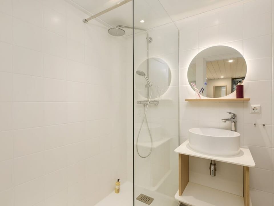 Premium Double Room | Bathroom | Shower, hair dryer, towels
