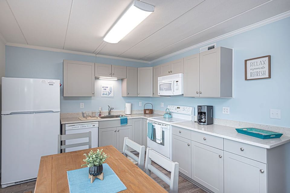 PURNELL HOUSE 405 - KITCHEN