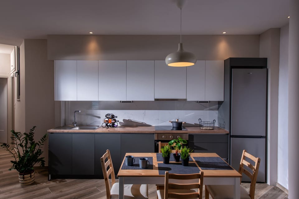 Enjoy breakfast, lunch or dinner in the fully equipped modern kitchen