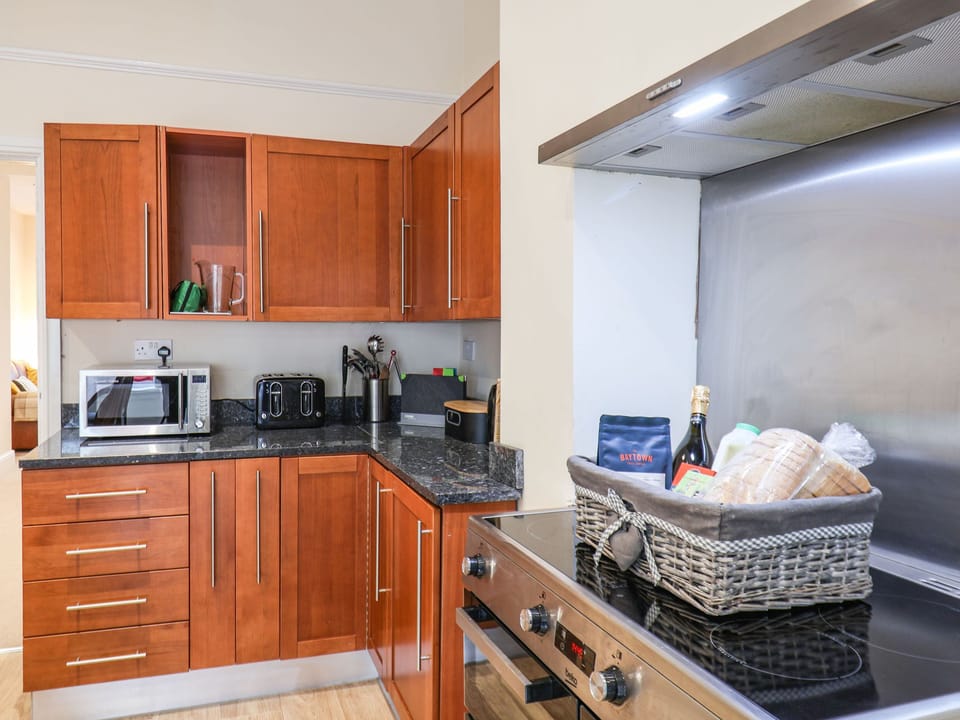 Cottage | Private kitchen | Fridge, dishwasher, cookware/dishes/utensils