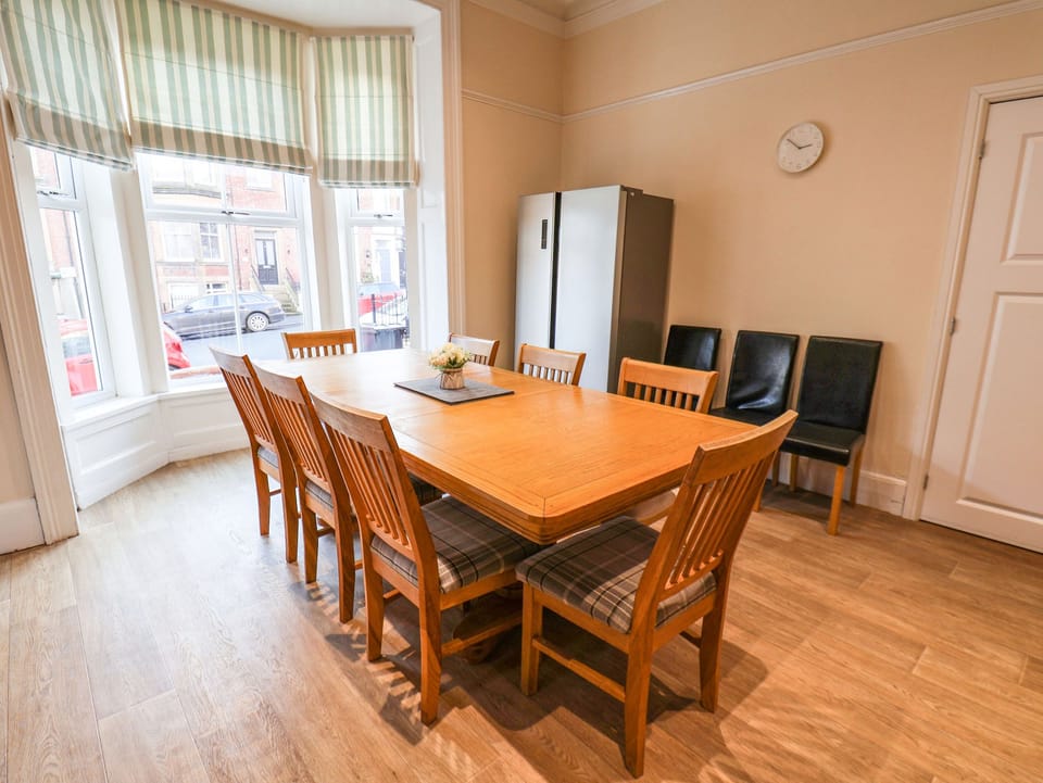 Cottage | Dining