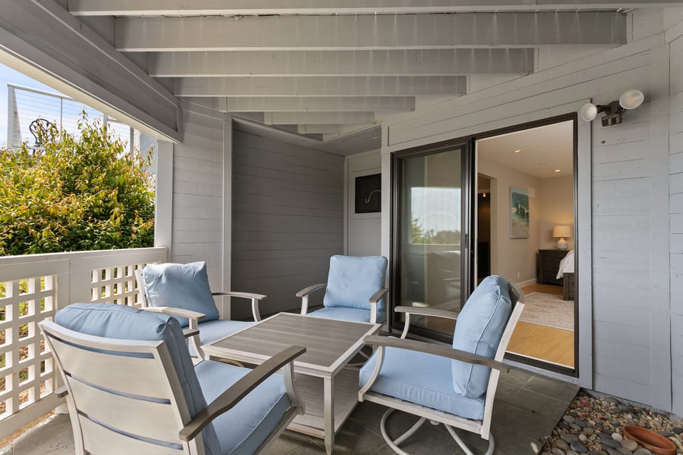 Del Mar condo with ocean views