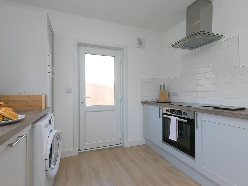 Cottage | Private kitchen | Fridge, microwave, dishwasher, electric kettle
