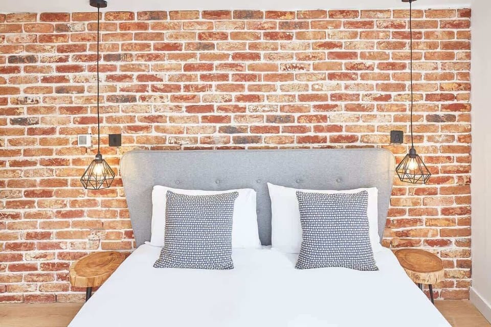 Modern Industrial, Whitby - Host & Stay