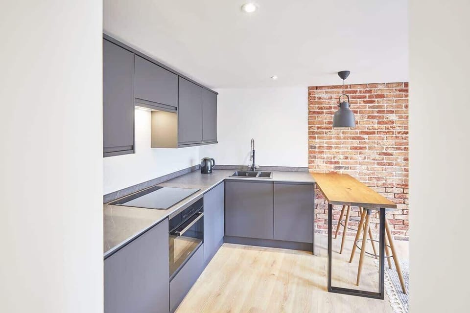 Modern Industrial, Whitby - Host & Stay