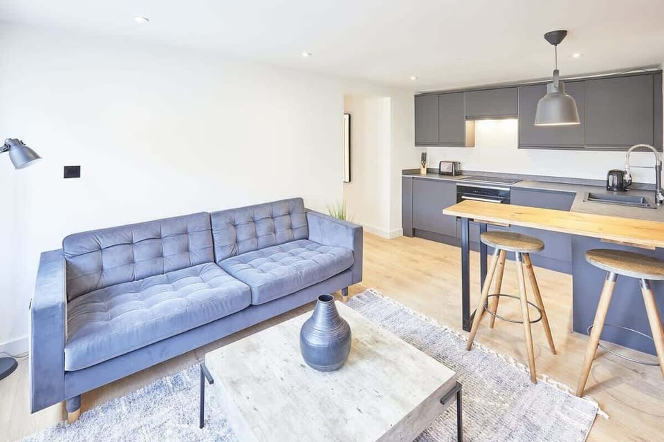 Modern Industrial, Whitby - Host & Stay
