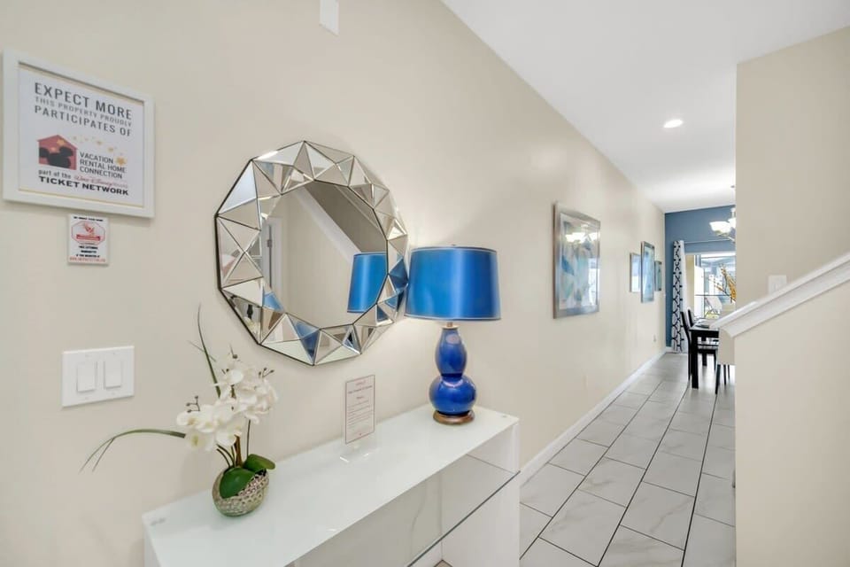 Hallway / Entryway