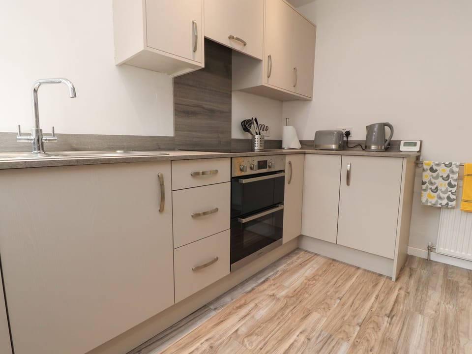 Cottage | Private kitchen | Fridge, dishwasher, electric kettle, toaster