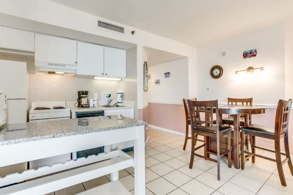 Kitchen/dining area