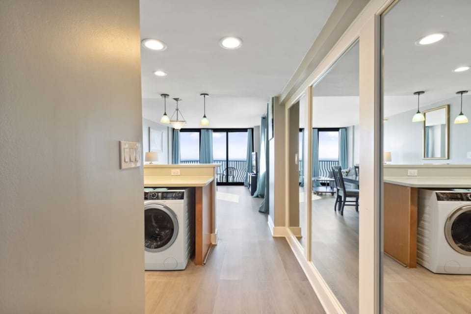 Hallway/Kitchen