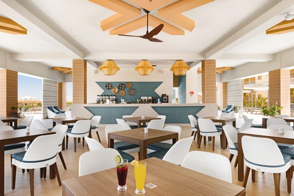 Poolside bar