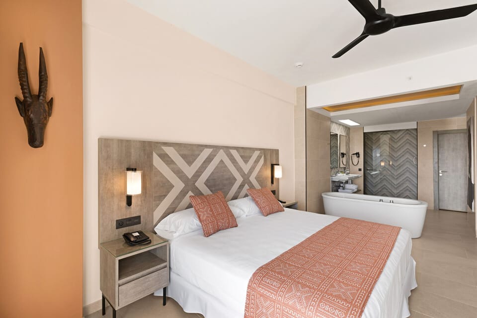 In-room safe, bed sheets