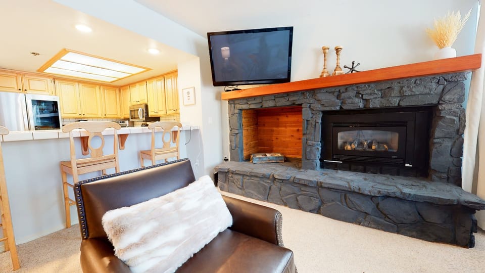 Screen, Fireplace, Indoors, TV, Television