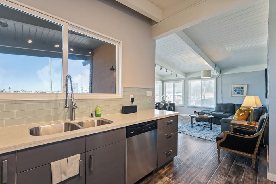 Kitchen Fully equipped with modern appliances and ample counter space, the kitchen invites you to prepare gourmet meals or simple beachside snacks with ease.