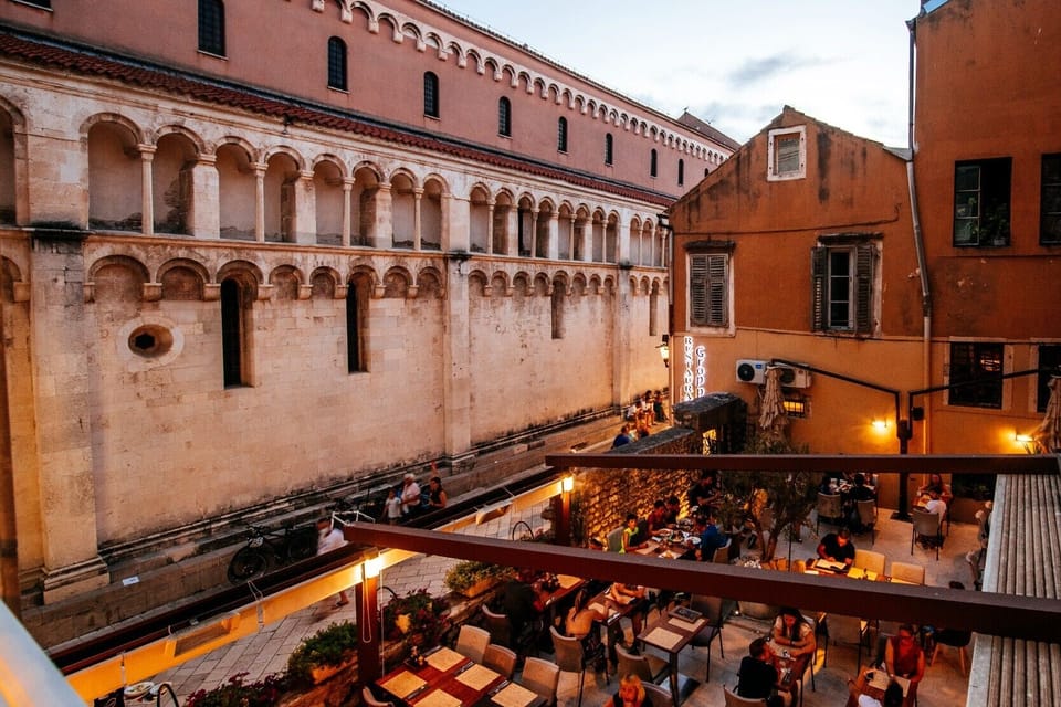 Design Room, 1 Queen Bed, Private Bathroom, City View | City view