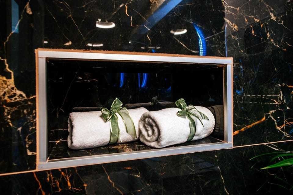 Deluxe Room, 1 Queen Bed, Private Bathroom, City View | Bathroom | Shower, free toiletries, hair dryer, bathrobes