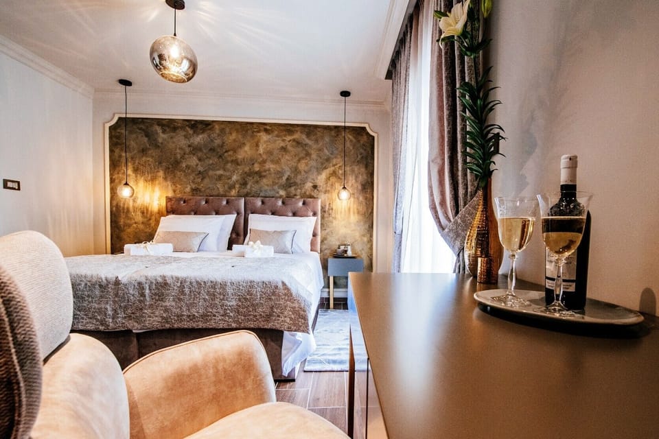 Exclusive Room, 1 Queen Bed, Private Bathroom, City View | Premium bedding, memory foam beds, in-room safe, individually decorated