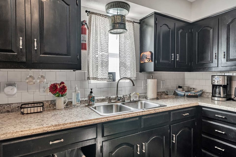 Full kitchen