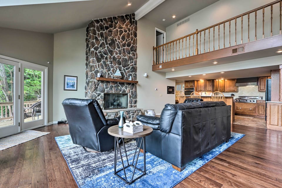 Living Room | Gas Fireplace