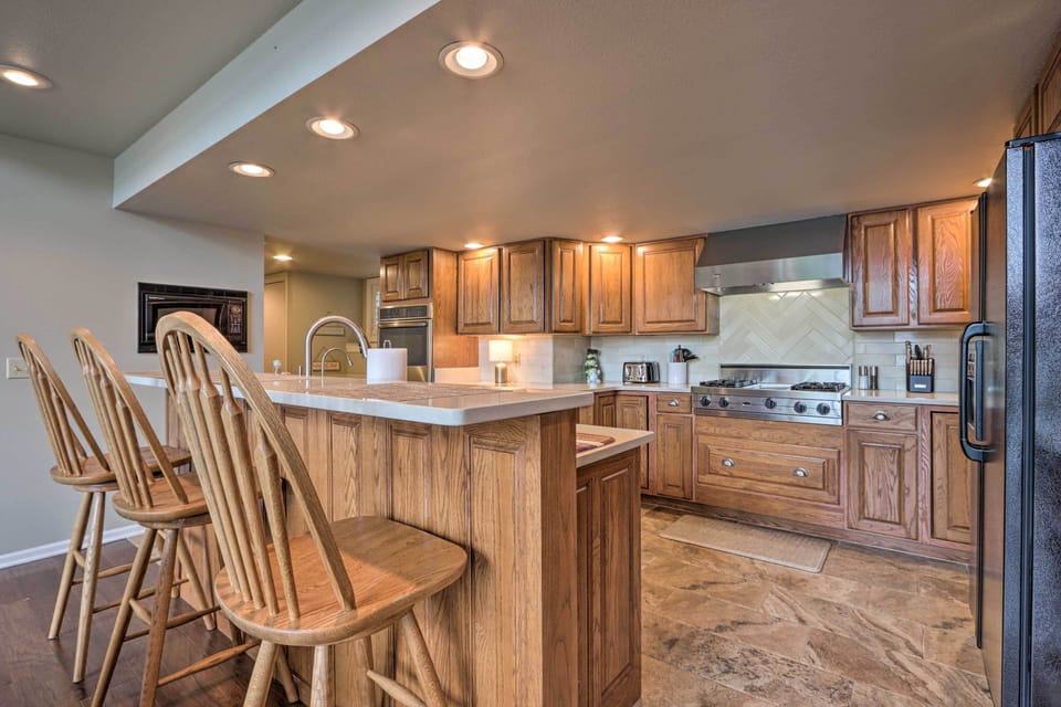 Kitchen | Fully Equipped w/ Cooking Basics