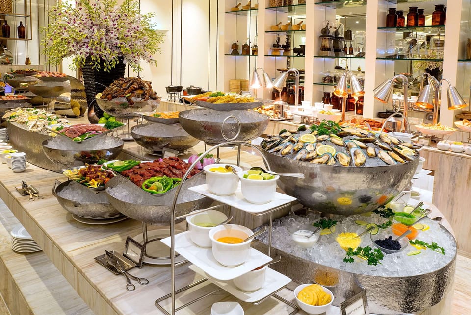 2 restaurants; breakfast, lunch, dinner, and brunch served